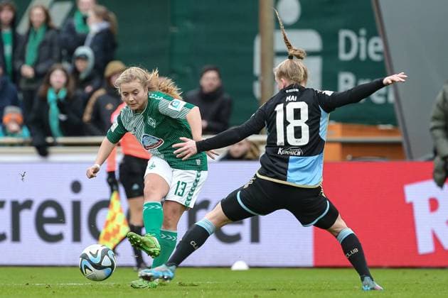 from left Ricarda Walkling SV Werder Bremen, 13 and Franziska Mai 1 FC Nürnberg, 18 in a duel, dynamic, action, action, game scene, THE DFB REGULATIONS PROHIBIT ANY USE OF PHOTOGRAPHS AS IMAGE SEQUENCES AND OR QUASI VIDEO , 03 02 2024, Bremen Germany , Football, Google Pixel Womens Bundesliga, SV Werder Bremen 1 FC Nürnberg xobx