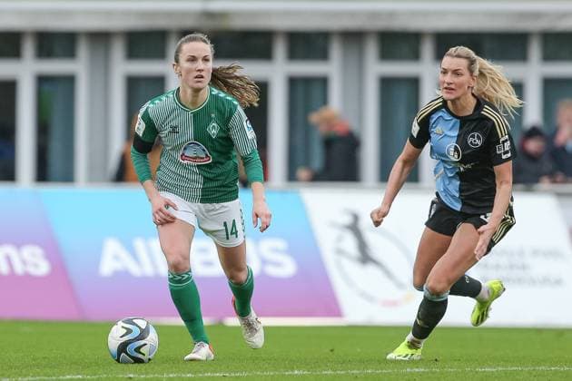 from left Michaela Brandenburg SV Werder Bremen, 14 and Medina Desic 1 FC Nürnberg, 30 in a duel, dynamic, action, action, game scene, THE DFB REGULATIONS PROHIBIT ANY USE OF PHOTOGRAPHS AS IMAGE SEQUENCES AND OR QUASI VIDEO , 03 02 2024, Bremen Germany , Football, Google Pixel Womens Bundesliga, SV Werder Bremen 1 FC Nürnberg xobx