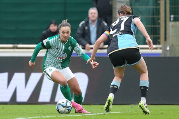 from left Maja Sternad SV Werder Bremen, 11 and Lara Schmidt 1 FC Nürnberg, 27 in a duel, dynamic, action, action, game scene, THE DFB GUIDELINES PROHIBIT ANY USE OF PHOTOGRAPHS AS IMAGE SEQUENCES AND OR QUASI VIDEO DFB REGULATIONS PROHIBIT ANY USE OF PHOTOGRAPHS AS IMAGE SEQUENCES AND OR QUASI VIDEO , 03 02 2024, Bremen Germany , Football, Google Pixel Women Bundesliga, SV Werder Bremen 1 FC Nürnberg xobx