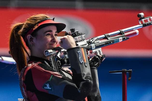 GER, Bundesliga Final Sport Shooting 2024 03 02 2024, ratiopharm arena, Neu Ulm, GER, Bundesliga Final Sport Shooting 2024, air rifle, semi-final, Hubertus Elsen vs SV Pfeil Vöhringen in the picture Antonia Back SV Pfeil Vöhringen clenches her fist after the last shot photo nordphoto GmbH Hafner nordphotoxGmbHx xHafner nph00200