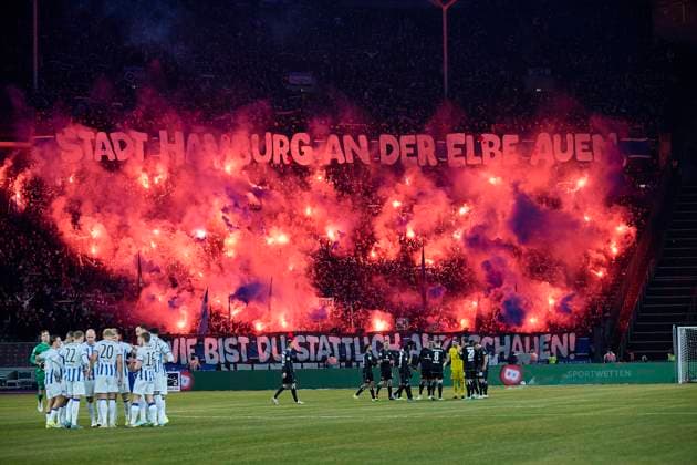 HSV Fans ignite Bengalos, GER, Hertha BSC vs Hamburger SV, Soccer Men, 2 Bundesliga, Season 2023 2024, Matchday 20, 03 02 2024 DFL REGULATIONS PROHIBIT ANY USE OF PHOTOGRAPHS AS IMAGE SEQUENCES AND OR QUASI VIDEO GER, Hertha BSC vs Hamburger SV, Soccer Men, 2 Bundesliga, Season 2023 2024, Matchday 20, 03 02 2024 Berlin Copyright: xEibner-Pressefotox xClaudiusxRauchx EP_CRH
