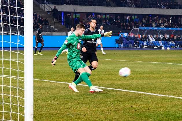 Tjark Ernst Hertha BSC, 12 , Andras Nemeth Hamburger SV, 20 , GER, Hertha BSC vs Hamburger SV, Soccer Men, 2 Bundesliga, Season 2023 2024, 20 Matchday, 03 02 2024 DFL REGULATIONS PROHIBIT ANY USE OF PHOTOGRAPHS AS IMAGE SEQUENCES AND OR QUASI VIDEO GER, Hertha BSC vs Hamburger SV, Soccer Men, 2 Bundesliga, Season 2023 2024, 20 Matchday, 03 02 2024 Berlin Copyright: xEibner-Pressefotox xClaudiusxRauchx EP_CRH