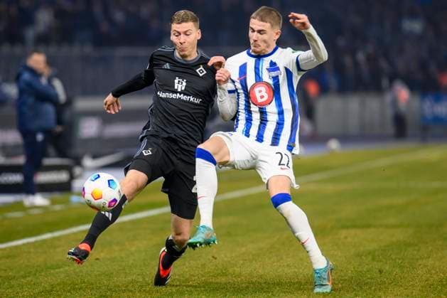 f l Ignace Van der Brempt HSV, 22 , Marten Winkler Hertha BSC, 22 , duel, action, fight, Hertha BSC Hamburger SV, 2 Bundesliga, football, DFB, Bundesliga, season 2023 2024, Olympia Stadion Berlin, DFB DFL REGULATIONS PROHIBIT ANY USE OF PHOTOGRAPHS AS IMAGE SEQUENCES AND OR QUASI VIDEO, 03 02 2024, photo HMB Media Uwe Koch Copyright: HMBxMedia UwexKoch