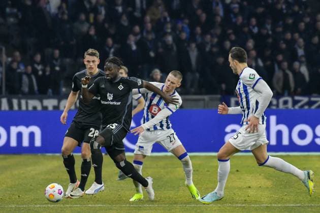 Soccer 2 Bundesliga, Hertha BSC Hamburger SV 03 02 2024, xdanx, Soccer 2 Bundesliga, Hertha BSC Hamburger SV, v l Stephan Ambrosius Hamburger SV 35 ,Palko Dardai Hertha BSC 27 ,Haris Tabakovic Hertha BSC 25 ,duel, duel, fight, tackle DFL DFB REGULATIONS PROHIBIT ANY USE OF PHOTOGRAPHS as IMAGE SEQUENCES and or QUASI VIDEO Photo Daniel Lakomski Mix1 Berlin Olympiastadion Berlin Berlin Germany EN Copyright: xDanielxLakomskix