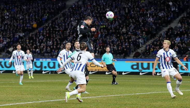 Andras Nemeth hits the crossbar with a header Match scene Action Sport Football Soccer DFL 2 Bundesliga Men 20 Matchday Season 2023 2024 03 02 2024 Hertha BSC Berlin vs Hamburger SV HSV DFL regulations prohibit any use of photographs as image sequences and or quasi video