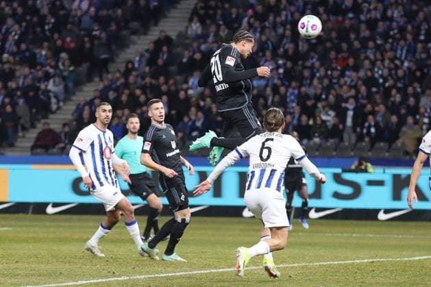 03 02 2024, xtgx, Soccer 2 Bundesliga, Hertha BSC Berlin Hamburger SV emspor, v l Andras Nemeth HSV, 20 Kopfball DFL DFB REGULATIONS PROHIBIT ANY USE OF PHOTOGRAPHS as IMAGE SEQUENCES and or QUASI VIDEO Berlin