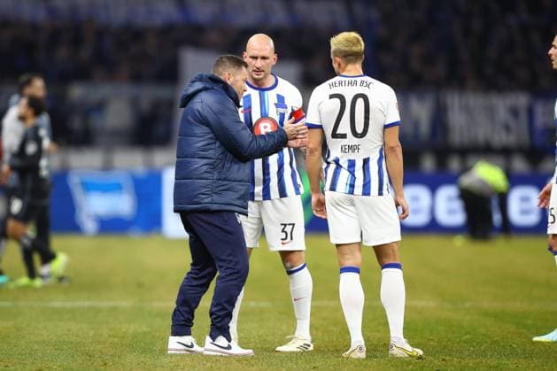 03 02 2024, xtgx, Soccer 2 Bundesliga, Hertha BSC Berlin Hamburger SV emspor, v l Pal Dardai Hertha, coach gives instructions, gesticulates with arms, gesticulate, gives instructions Toni Leistner Hertha, 37 and Marc Oliver Kempf Hertha, 20 DFL DFB REGULATIONS PROHIBIT ANY USE OF PHOTOGRAPHS as IMAGE SEQUENCES and or QUASI VIDEO Berlin