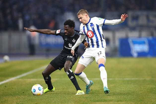 03 02 2024, xtgx, Fußball 2 Bundesliga, Hertha BSC Berlin Hamburger SV emspor, v l Bakery Jatta HSV, 18 , Marten Winkler Hertha, 22 Zweikampf, Duell, Kampf, tackle DFL DFB REGULATIONS PROHIBIT ANY USE OF PHOTOGRAPHS as IMAGE SEQUENCES and or QUASI VIDEO Berlin
