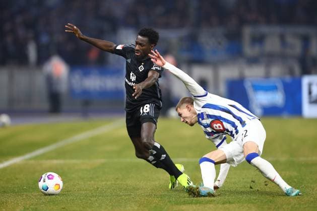 03 02 2024, xtgx, Fußball 2 Bundesliga, Hertha BSC Berlin Hamburger SV emspor, v l Bakery Jatta HSV, 18 , Marten Winkler Hertha, 22 Zweikampf, Duell, Kampf, tackle DFL DFB REGULATIONS PROHIBIT ANY USE OF PHOTOGRAPHS as IMAGE SEQUENCES and or QUASI VIDEO Berlin