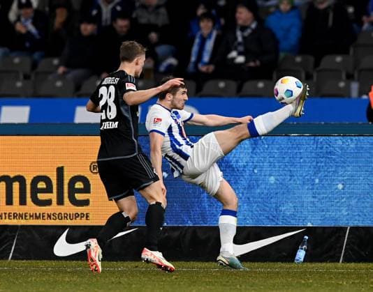Soccer, Men, Season 2023 2024, 2 Bundesliga 20 Matchday , Hertha BSC Hamburger SV, v l Miro Muheim Hamburger SV , Jonjoe Kenny Hertha BSC , 03 02 2024, Copyright: xSebastianxRäppold MatthiasxKochx