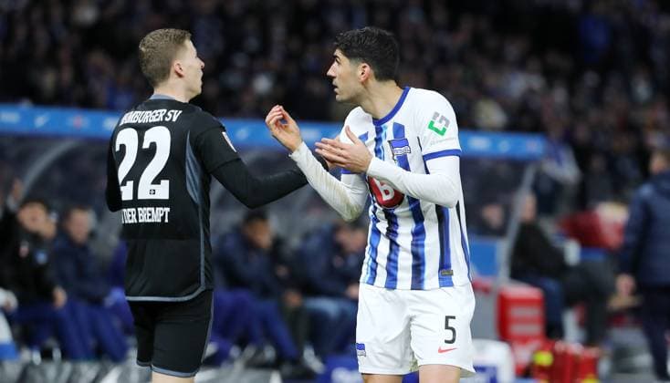 Ignace Van der Brempt, Andreas Bouchalakis pointing, gesturing Action upper body Sport Football Soccer DFL 2 Bundesliga Men 20 Matchday Season 2023 2024 03 02 2024 Hertha BSC Berlin vs Hamburger SV HSV DFL regulations prohibit any use of photographs as image sequences and or quasi video