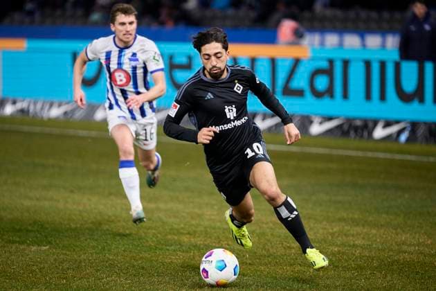 Immanuel Pherai Hamburger SV, 10 , JonJoe Kenny Hertha BSC, 16 , GER, Hertha BSC vs Hamburger SV, Soccer Men, 2 Bundesliga, Season 2023 2024, 20 Matchday, 03 02 2024 DFL REGULATIONS PROHIBIT ANY USE OF PHOTOGRAPHS AS IMAGE SEQUENCES AND OR QUASI VIDEO GER, Hertha BSC vs Hamburger SV, Soccer Men, 2 Bundesliga, Season 2023 2024, 20 Matchday, 03 02 2024 Berlin Copyright: xEibner-Pressefotox xClaudiusxRauchx EP_CRH