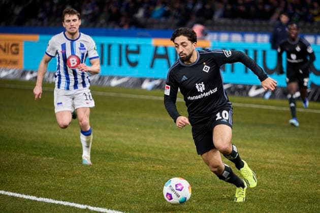 Immanuel Pherai Hamburger SV, 10 , JonJoe Kenny Hertha BSC, 16 , GER, Hertha BSC vs Hamburger SV, Soccer Men, 2 Bundesliga, Season 2023 2024, 20 Matchday, 03 02 2024 DFL REGULATIONS PROHIBIT ANY USE OF PHOTOGRAPHS AS IMAGE SEQUENCES AND OR QUASI VIDEO GER, Hertha BSC vs Hamburger SV, Soccer Men, 2 Bundesliga, Season 2023 2024, 20 Matchday, 03 02 2024 Berlin Copyright: xEibner-Pressefotox xClaudiusxRauchx EP_CRH