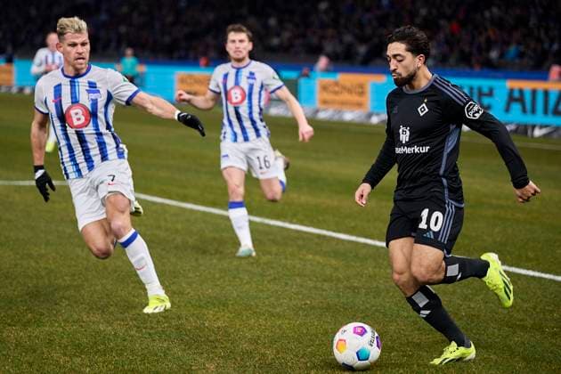 Immanuel Pherai Hamburger SV, 10 , JonJoe Kenny Hertha BSC, 16 , Florian Niederlechner Hertha BSC, 07 , GER, Hertha BSC vs Hamburger SV, Soccer Men, 2 Bundesliga, Season 2023 2024, Matchday 20, 03 02 2024 DFL REGULATES PROHIBIT ANY USE OF PHOTOGRAPHS AS IMAGE SEQUENCES AND OR QUASI VIDEO GER, Hertha BSC vs Hamburger SV, Mens football, Bundesliga 2, Season 2023 2024, Matchday 20, 03 02 2024 Berlin Copyright: xEibner-Pressefotox xClaudiusxRauchx EP_CRH