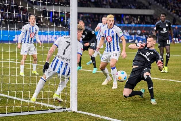 Laszlo Benes Hamburger SV, 08 , GER, Hertha BSC vs Hamburger SV, Soccer Men, 2 Bundesliga, Season 2023 2024, 20 Matchday, 03 02 2024 DFL REGULATIONS PROHIBIT ANY USE OF PHOTOGRAPHS AS IMAGE SEQUENCES AND OR QUASI VIDEO GER, Hertha BSC vs Hamburger SV, Soccer Men, 2 Bundesliga, Season 2023 2024, 20 Matchday, 03 02 2024 Berlin Copyright: xEibner-Pressefotox xClaudiusxRauchx EP_CRH