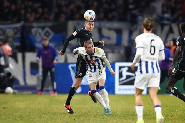 03 02 2024, xtgx, Soccer 2 Bundesliga, Hertha BSC Berlin Hamburger SV emspor, v l Ignace Van der Brempt HSV, 22 and Marten Winkler Hertha, 22 duel, fight, tackle DFL DFB REGULATIONS PROHIBIT ANY USE OF PHOTOGRAPHS as IMAGE SEQUENCES and or QUASI VIDEO Berlin