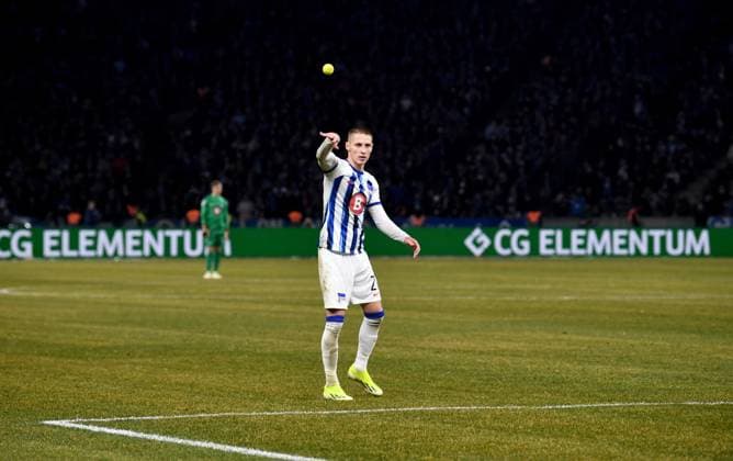 Soccer, Men, Season 2023 2024, 2 Bundesliga 20 Matchday , Hertha BSC Hamburger SV, Fans of Hertha protest against the potential investor of the DFL with tennis balls, Palko Dardai Hertha BSC throws away a ball, 03 02 2024, Copyright: xSebastianxRäppold MatthiasxKochx