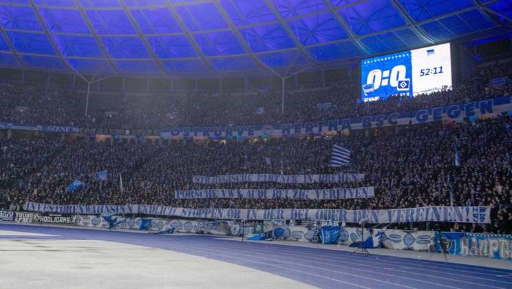 Soccer, Men, Season 2023 2024, 2 Bundesliga 20 Matchday , Hertha BSC Hamburger SV, Fans of Hertha protest against the potential investor of the DFL with tennis balls, the match is interrupted, 03 02 2024, Copyright: xSebastianxRäppold MatthiasxKochx