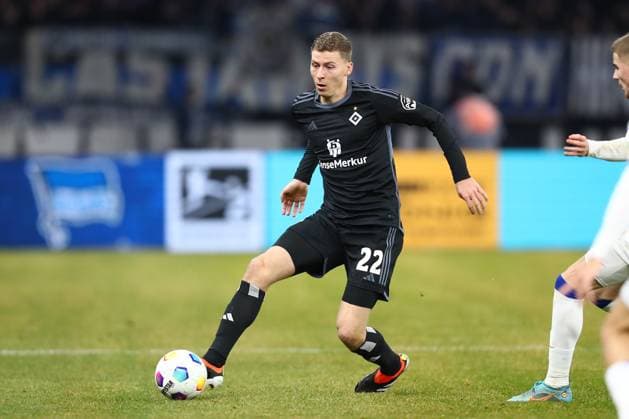 03 02 2024, xtgx, Soccer 2 Bundesliga, Hertha BSC Berlin Hamburger SV emspor, v l Ignace Van der Brempt HSV, 22 am Ball, plays the ball DFL DFB REGULATIONS PROHIBIT ANY USE OF PHOTOGRAPHS as IMAGE SEQUENCES and or QUASI VIDEO Berlin