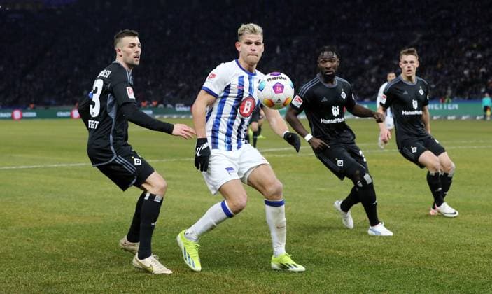 Jonas Meffert, Florian Niederlechner, Stephan Ambrosius duel Match scene Action Sport Soccer Football DFL 2 Bundesliga Men 20 Matchday Season 2023 2024 03 02 2024 Hertha BSC Berlin vs Hamburger SV HSV DFL regulations prohibit any use of photographs as image sequences and or quasi video