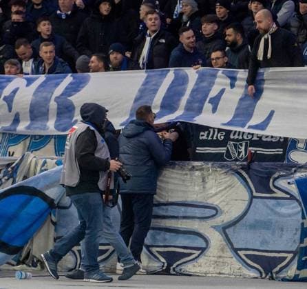 Soccer, Men, Season 2023 2024, 2 Bundesliga 20 Matchday , Hertha BSC Hamburger SV, Fans of Hertha protest against the potential investor of the DFL with tennis balls, the game is interrupted, Coach Pal Dardai Hertha BSC in the Ostkurve to talk to Ultras, 03 02 2024, Copyright: xSebastianxRäppold MatthiasxKochx