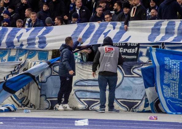 Soccer, Men, Season 2023 2024, 2 Bundesliga 20 Matchday , Hertha BSC Hamburger SV, Fans of Hertha protest against the potential investor of the DFL with tennis balls, the game is interrupted, Coach Pal Dardai Hertha BSC in the Ostkurve to talk to Ultras, 03 02 2024, Copyright: xSebastianxRäppold MatthiasxKochx