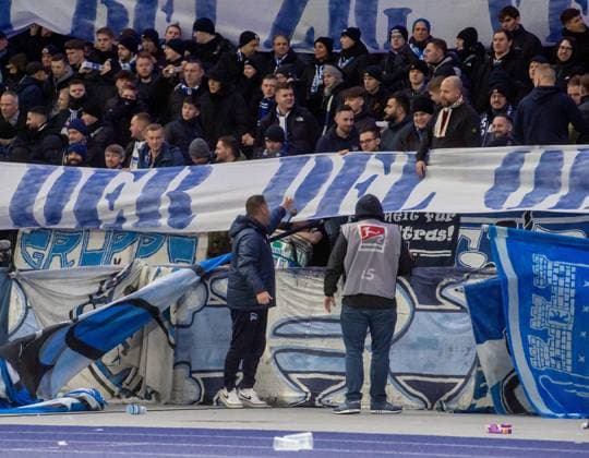 Soccer, Men, Season 2023 2024, 2 Bundesliga 20 Matchday , Hertha BSC Hamburger SV, Fans of Hertha protest against the potential investor of the DFL with tennis balls, the game is interrupted, Coach Pal Dardai Hertha BSC in the Ostkurve to talk to Ultras, 03 02 2024, Copyright: xSebastianxRäppold MatthiasxKochx