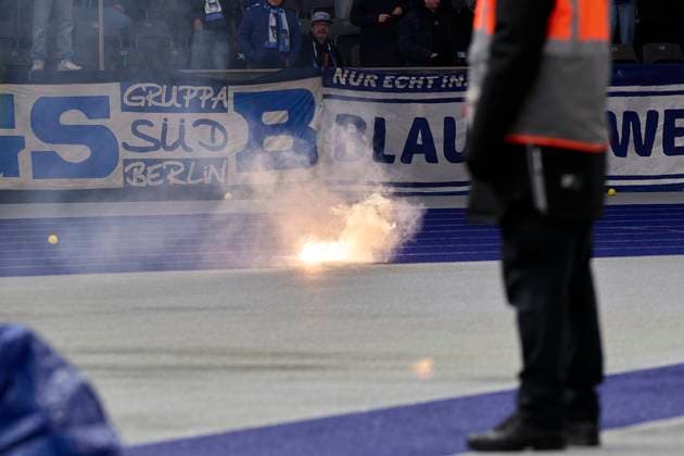 Pyrotechnics from the Ostkurve, GER, Hertha BSC vs Hamburger SV, Mens Football, Bundesliga 2, Season 2023 2024, Matchday 20, 03 02 2024 DFL REGULATES PROHIBIT ANY USE OF PHOTOGRAPHS AS IMAGE SEQUENCES AND OR QUASI VIDEO GER, Hertha BSC vs Hamburger SV, Mens Football, Bundesliga 2, Season 2023 2024, Matchday 20, 03 02 2024 Berlin Copyright: xEibner-Pressefotox xClaudiusxRauchx EP_CRH