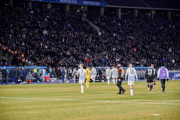 Teams leave the pitch, Match break, GER, Hertha BSC vs Hamburger SV, Mens football, Bundesliga 2, Season 2023 2024, Matchday 20, 03 02 2024 DFL REGULATES PROHIBIT ANY USE OF PHOTOGRAPHS AS IMAGE SEQUENCES AND OR QUASI VIDEO GER, Hertha BSC vs Hamburger SV, Mens football, Bundesliga 2, Season 2023 2024, Matchday 20, 03 02 2024 Berlin Copyright: xEibner-Pressefotox xClaudiusxRauchx EP_CRH