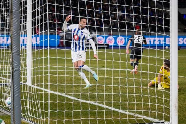 Goal Shot to 1 1 by Haris Tabakovic Hertha BSC, 25 , GER, Hertha BSC vs Hamburger SV, Soccer Men, 2 Bundesliga, Season 2023 2024, Matchday 20, 03 02 2024 DFL REGULATIONS PROHIBIT ANY USE OF PHOTOGRAPHS AS IMAGE SEQUENCES AND OR QUASI VIDEO GER, Hertha BSC vs Hamburger SV, Soccer Men, 2 Bundesliga, Season 2023 2024, Matchday 20, 03 02 2024 Berlin Copyright: xEibner-Pressefotox xClaudiusxRauchx EP_CRH