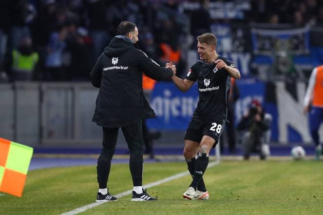 03 02 2024, xtgx, Fußball 2 Bundesliga, Hertha BSC Berlin Hamburger SV emspor, v l Miro Muheim HSV, 28 Jubel, Torjubel, jubelt ueber das Tor, celebrate the goal, celebration DFL DFB REGULATIONS PROHIBIT ANY USE OF PHOTOGRAPHS as IMAGE SEQUENCES and or QUASI VIDEO Berlin