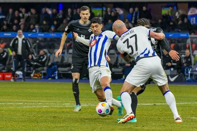 Soccer 2 Bundesliga, Hertha BSC Hamburger SV 03 02 2024, xdanx, Soccer 2 Bundesliga, Hertha BSC Hamburger SV, v l on the ball Aymen Barkok Hertha BSC 18 ,Andras Nemeth Hamburger SV 20 ,Toni Leistner Hertha BSC 37 ,duel, duel, fight, tackle DFL DFB REGULATIONS PROHIBIT ANY USE OF PHOTOGRAPHS as IMAGE SEQUENCES and or QUASI VIDEO Photo Daniel Lakomski Mix1 Berlin Olympiastadion Berlin Berlin Germany EN Copyright: xDanielxLakomskix