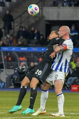 Soccer 2 Bundesliga, Hertha BSC Hamburger SV 03 02 2024, xdanx, Soccer 2 Bundesliga, Hertha BSC Hamburger SV, v l Andras Nemeth Hamburger SV 20 ,Toni Leistner Hertha BSC 37 ,Zweikampf, Duell, Kampf, tackle DFL DFB REGULATIONS PROHIBIT ANY USE OF PHOTOGRAPHS as IMAGE SEQUENCES and or QUASI VIDEO Foto Daniel Lakomski Mix1 Berlin Olympiastadion Berlin Berlin Germany EN Copyright: xDanielxLakomskix