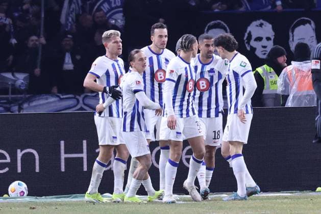 DEU, DFL, 2 FBL, Hertha BSC vs Hamburger SV, 03 02 2024, Berliner Olympiastadion, Berlin, DEU, DFL, 2 FBL, Hertha BSC vs Hamburger SV, im Bild 1 1 durch Haris Tabakovic Hertha BSC Berlin 25 , Hertha Spielerkreis DFL regulations prohibit any use of Photographs as image sequences and or quasi video Foto Juergen Engler nordphoto GmbH nordphotoxGmbHx xEngler nph00076