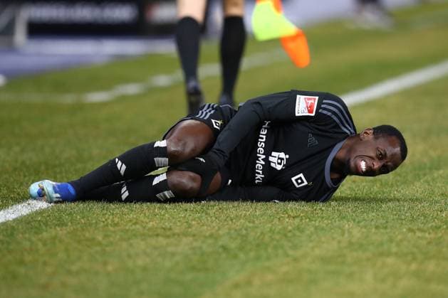 03 02 2024, xtgx, Soccer 2 Bundesliga, Hertha BSC Berlin Hamburger SV emspor, v l Jean Luc Dompe HSV, 27 injured, injury DFL DFB REGULATIONS PROHIBIT ANY USE OF PHOTOGRAPHS as IMAGE SEQUENCES and or QUASI VIDEO Berlin