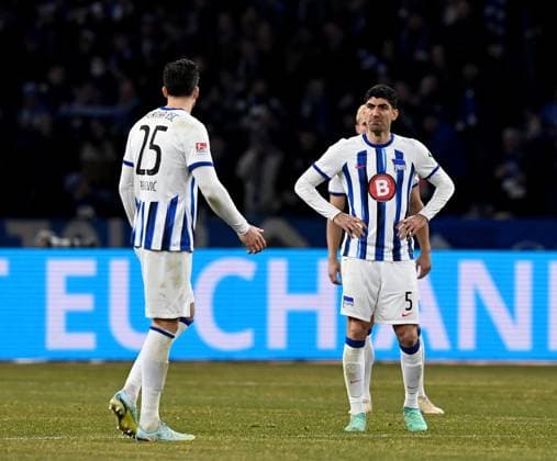 Soccer, Men, Season 2023 2024, 2 Bundesliga 20 Matchday , Hertha BSC Hamburger SV, f l Haris Tabakovic Hertha BSC , Andreas Bouchalakis Hertha BSC after conceding the goal to 0 1, 03 02 2024, Copyright: xSebastianxRäppold MatthiasxKochx
