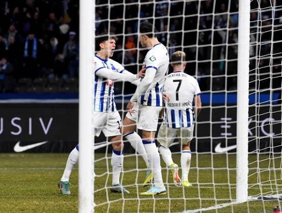 Soccer, Men, Season 2023 2024, 2 Bundesliga 20 Matchday , Hertha BSC Hamburger SV, f l Fabian Reese Hertha BSC , Haris Tabakovic Hertha BSC , Florian Niederlechner Hertha BSC , Celebration after goal to 1 1, 03 02 2024, Copyright: xSebastianxRäppold MatthiasxKochx