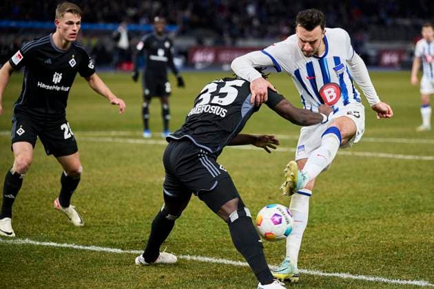 Haris Tabakovic Hertha BSC, 25 , Stephan Ambrosius Hamburger SV, 35 , GER, Hertha BSC vs Hamburger SV, Soccer Men, 2 Bundesliga, Season 2023 2024, 20 Matchday, 03 02 2024 DFL REGULATIONS PROHIBIT ANY USE OF PHOTOGRAPHS AS IMAGE SEQUENCES AND OR QUASI VIDEO GER, Hertha BSC vs Hamburger SV, Soccer Men, 2 Bundesliga, Season 2023 2024, 20 Matchday, 03 02 2024 Berlin Copyright: xEibner-Pressefotox xClaudiusxRauchx EP_CRH