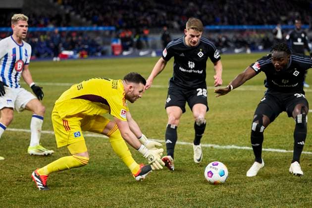 Daniel Heuer Fernandes Hamburger SV, 01 , GER, Hertha BSC vs Hamburger SV, Soccer Men, 2 Bundesliga, Season 2023 2024, 20 Matchday, 03 02 2024 DFL REGULATIONS PROHIBIT ANY USE OF PHOTOGRAPHS AS IMAGE SEQUENCES AND OR QUASI VIDEO GER, Hertha BSC vs Hamburger SV, Soccer Men, 2 Bundesliga, Season 2023 2024, 20 Matchday, 03 02 2024 Berlin Copyright: xEibner-Pressefotox xClaudiusxRauchx EP_CRH