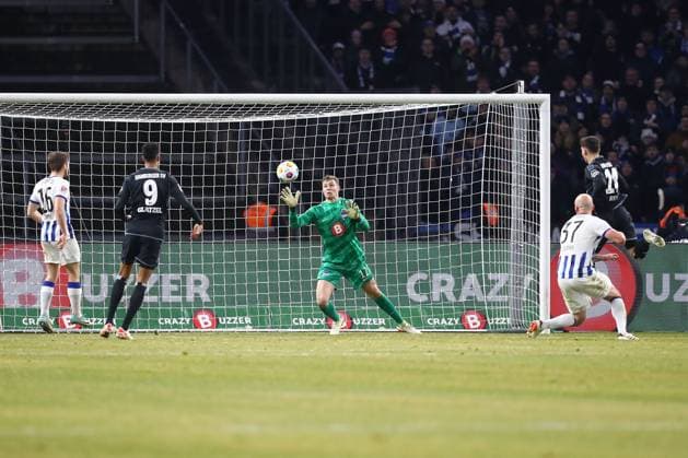 03 02 2024, xtgx, Soccer 2 Bundesliga, Hertha BSC Berlin Hamburger SV emspor, v l Goal to 1 2 by Ludovit Reis HSV, 14 DFL DFB REGULATIONS PROHIBIT ANY USE OF PHOTOGRAPHS as IMAGE SEQUENCES and or QUASI VIDEO Berlin