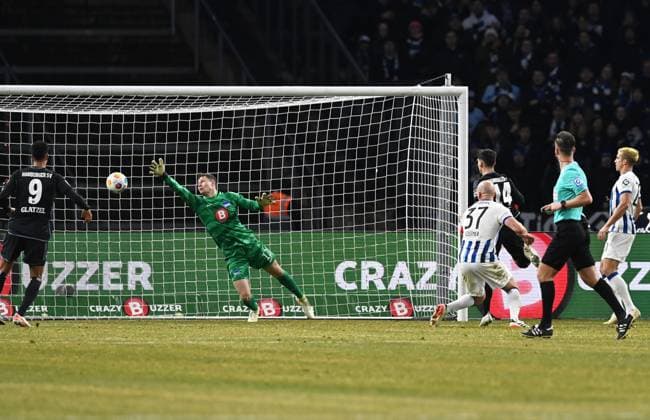 Soccer, Men, Season 2023 2024, 2 Bundesliga 20 Matchday , Hertha BSC Hamburger SV, Ludovit Reis HSV scores the goal for 1 2 against goalkeeper Tjark Ernst Hertha BSC , 03 02 2024, Copyright: xSebastianxRäppold MatthiasxKochx