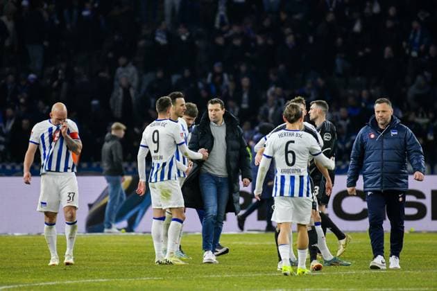 Soccer 2 Bundesliga, Hertha BSC Hamburger SV 03 02 2024, xdanx, Soccer 2 Bundesliga, Hertha BSC Hamburger SV, v l Toni Leistner Hertha BSC 37 ,Smail Prevljak Hertha BSC 9 ,Benjamin Weber Hertha BSC Sporting Director ,Michal Karbownik Hertha BSC 6 ,Pal Dardai Hertha BSC Coach , disappointed, looks disappointed, dejected, disappointed DFL DFB REGULATIONS PROHIBIT ANY USE OF PHOTOGRAPHS as IMAGE SEQUENCES and or QUASI VIDEO Photo Daniel Lakomski Mix1 Berlin Olympiastadion Berlin Berlin Germany EN Copyright: xDanielxLakomskix