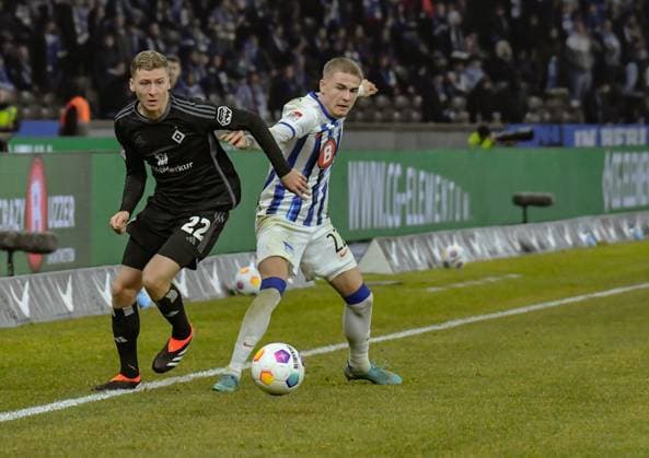 Soccer 2 Bundesliga, Hertha BSC Hamburger SV 03 02 2024, xdanx, Soccer 2 Bundesliga, Hertha BSC Hamburger SV, v l Ignace Van Der Brempt Hamburger SV 22 ,Marten Winkler Hertha BSC 22 ,Zweikampf, Duell, Kampf, tackle DFL DFB REGULATIONS PROHIBIT ANY USE OF PHOTOGRAPHS as IMAGE SEQUENCES and or QUASI VIDEO Foto Daniel Lakomski Mix1 Berlin Olympiastadion Berlin Berlin Germany EN Copyright: xDanielxLakomskix