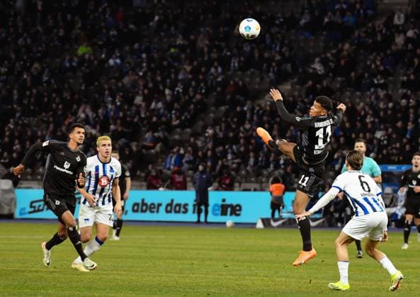 Soccer 2 Bundesliga, Hertha BSC Hamburger SV 03 02 2024, xdanx, Soccer 2 Bundesliga, Hertha BSC Hamburger SV, v l Robert Glatzel Hamburger SV 9 ,Marc Oliver Kempf Hertha BSC 20 ,Ransford Konigsdorffer Hamburger SV 11 ,Michal Karbownik Hertha BSC 6 ,duel, duel, fight, tackle DFL DFB REGULATIONS PROHIBIT ANY USE OF PHOTOGRAPHS as IMAGE SEQUENCES and or QUASI VIDEO Photo Daniel Lakomski Mix1 Berlin Olympiastadion Berlin Berlin Germany EN Copyright: xDanielxLakomskix