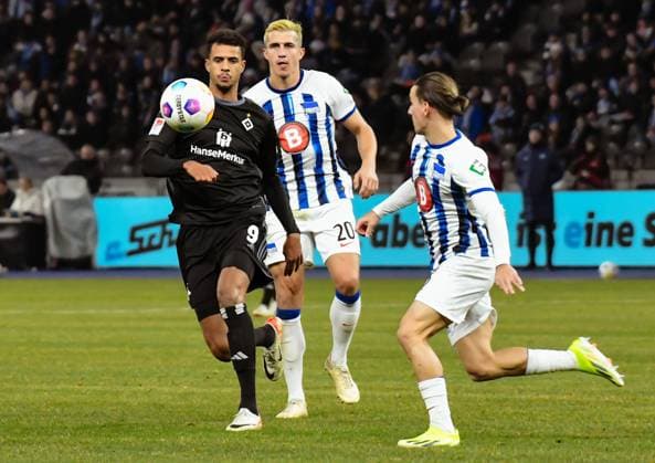 Soccer 2 Bundesliga, Hertha BSC Hamburger SV 03 02 2024, xdanx, Soccer 2 Bundesliga, Hertha BSC Hamburger SV, v l Robert Glatzel Hamburger SV 9 ,Marc Oliver Kempf Hertha BSC 20 ,Michal Karbownik Hertha BSC 6 ,duel, duel, fight, tackle DFL DFB REGULATIONS PROHIBIT ANY USE OF PHOTOGRAPHS as IMAGE SEQUENCES and or QUASI VIDEO Photo Daniel Lakomski Mix1 Berlin Olympiastadion Berlin Berlin Germany EN Copyright: xDanielxLakomskix