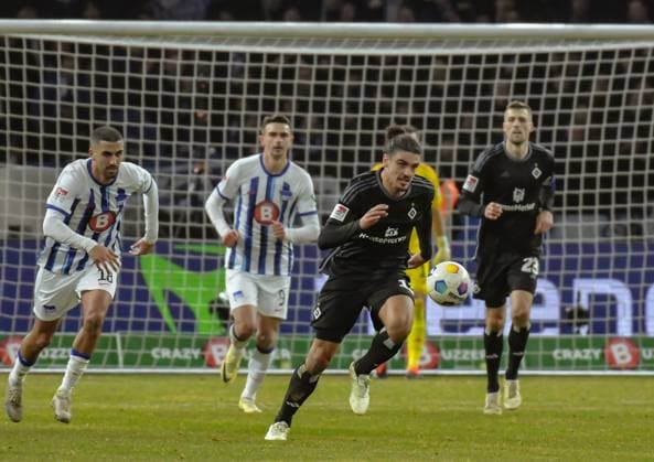Soccer 2 Bundesliga, Hertha BSC Hamburger SV 03 02 2024, xdanx, Soccer 2 Bundesliga, Hertha BSC Hamburger SV, v l Aymen Barkok Hertha BSC 18 ,Guilherme Ramos Hamburger SV 13 ,Zweikampf, Duell, Kampf, tackle DFL DFB REGULATIONS PROHIBIT ANY USE OF PHOTOGRAPHS as IMAGE SEQUENCES and or QUASI VIDEO Foto Daniel Lakomski Mix1 Berlin Olympiastadion Berlin Berlin Germany EN Copyright: xDanielxLakomskix