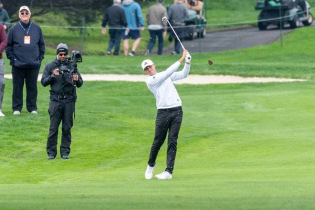 PEBBLE BEACH, CA - FEBRUARY 03: Ludvig Aberg drives toward the 2nd hole green with his 2nd shot off the fairway during the 3rd round of the AT&T Pebble Beach Pro-Am tournament on Saturday, February 3, 2024 in Monterey, California. (Photo by Douglas Stringer Icon Sportswire) GOLF: FEB 03 PGA, Golf Herren AT&T Pebble Beach Pro-Am EDITORIAL USE ONLY Icon24020311
