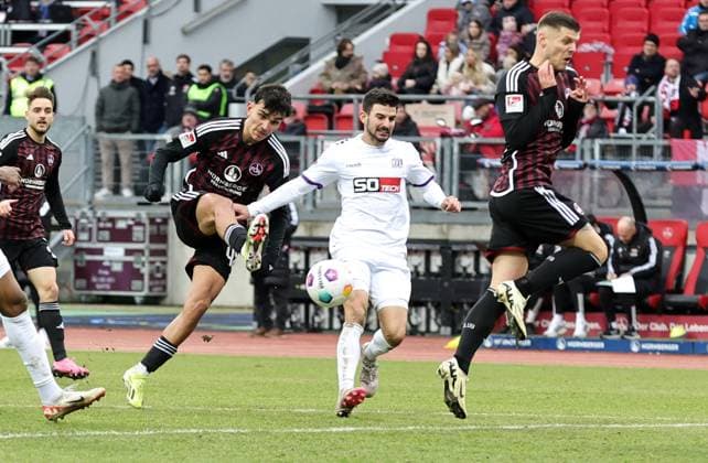 03 02 2024 Soccer Season 2023 2024 2 Soccer Bundesliga 20 Matchday 1 FC Nürnberg FCN Club VfL Osnabrück Sportfoto Zink DaMa xdaxmax DFL regulations prohibit any use of photographs as image sequences and or quasi video only for editorial use Can Yilmaz Uzun 42, 1 FC Nürnberg FCN with shot on goal