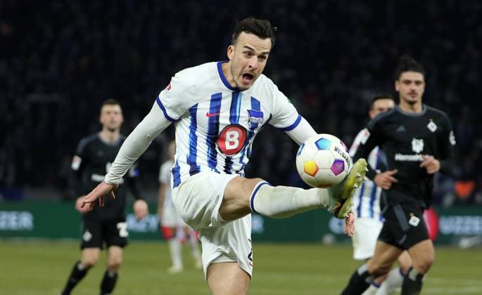 Bilder des Jahres 2024, Sport 02 Feburar Sport Themen der Woche KW05 Haris Tabakovic Aktion Oberkörper Fußball Fussball DFL 2.Bundesliga Herren 20.Spieltag Saison 2023 2024 03.02.2024 Hertha BSC Berlin vs. Hamburger SV HSV DFL regulations prohibit any use of photographs as image sequences and or quasi-video *** Haris Tabakovic action upper body sports soccer soccer DFL 2 Bundesliga men 20 matchday season 2023 2024 03 02 2024 Hertha BSC Berlin vs Hamburger SV HSV DFL regulations prohibit any use of photographs as image sequences and or quasi video