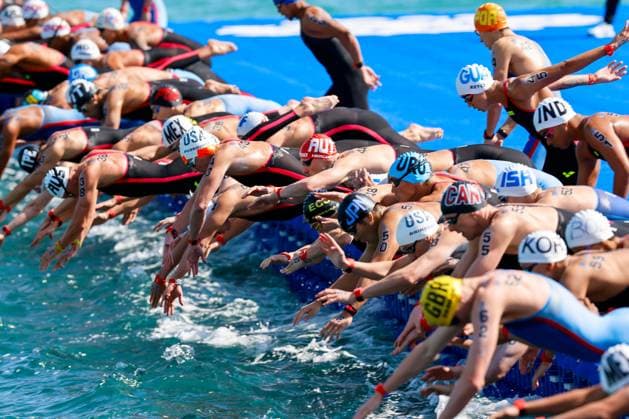 Sport Themen der Woche KW05 SWIMMING - World Aquatics Championships 2024 DOHA,QATAR,04.FEB.24 - SWIMMING - World Aquatics Championships Doha 2024,open water, 10km, men. Image shows the start of the race with Jan Hercog (AUT).  GEPAxpictures xPhilippxBrem